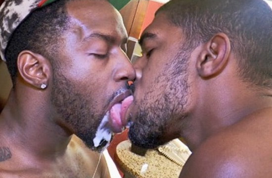 Raw Addiction – Jocks Making Out!